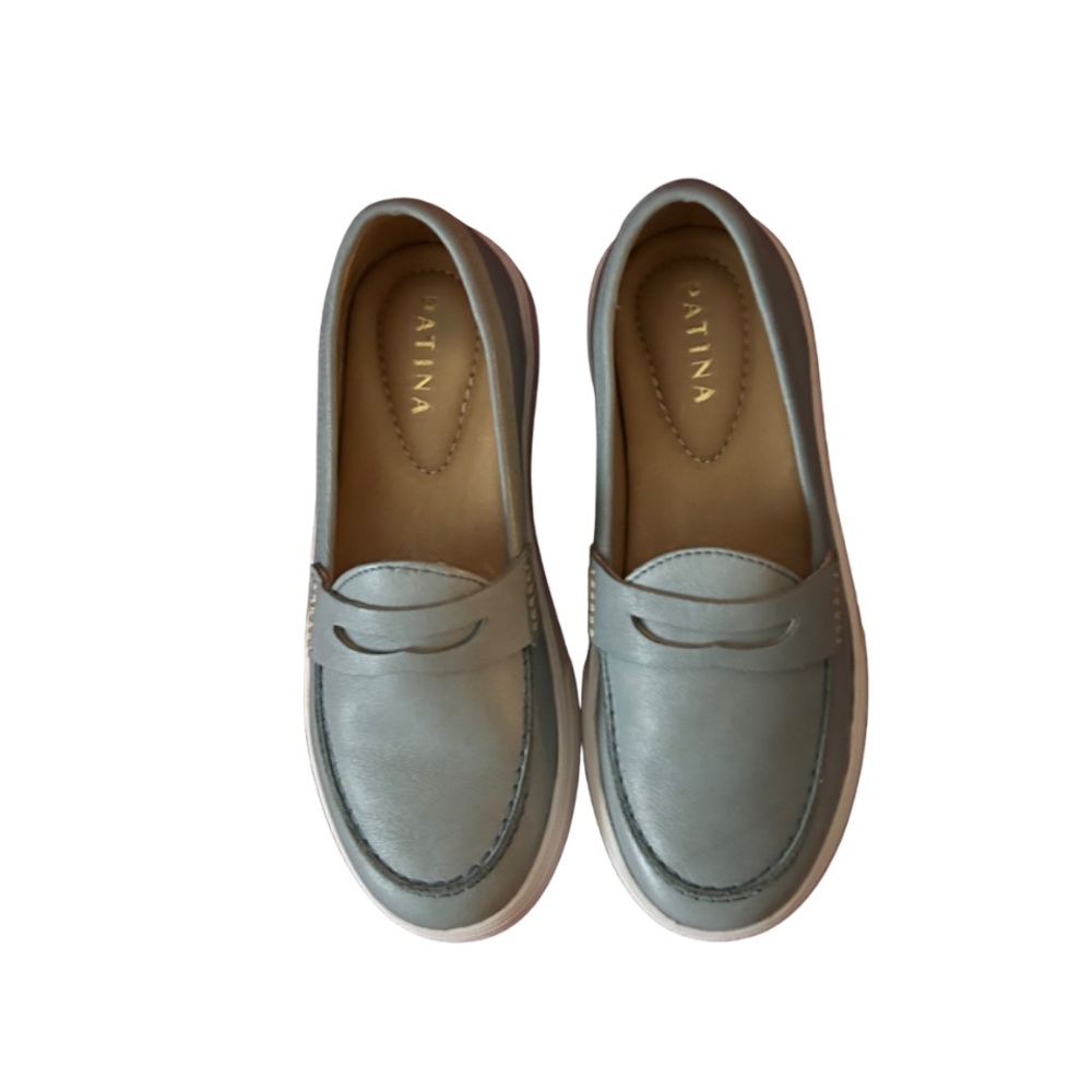 BRAND NEW BEAUTIFUL YACHT SHOES WOMEN 5.5 SKY BLUE LEATHER PENNY LOAFERS NIB